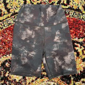 Alo Yoga High Waisted Solarized Tie Dye Biker Short